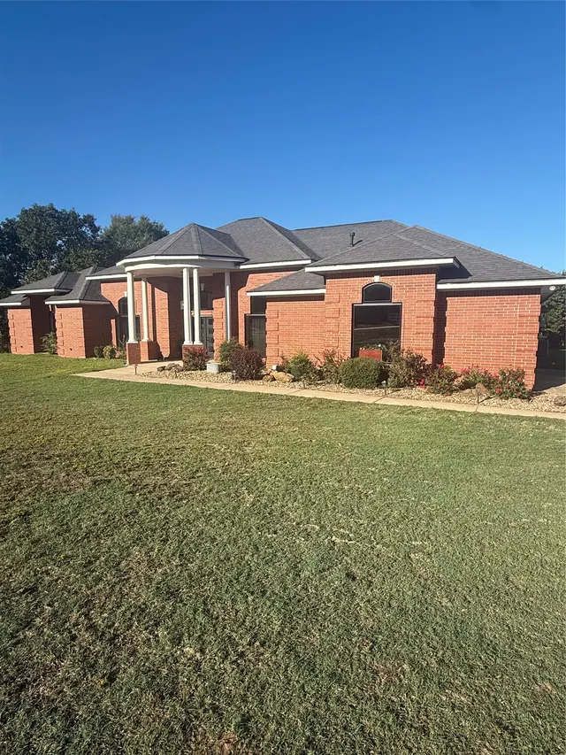 Photo 2 — 1201 Walker Circle, Ada, OK 74820