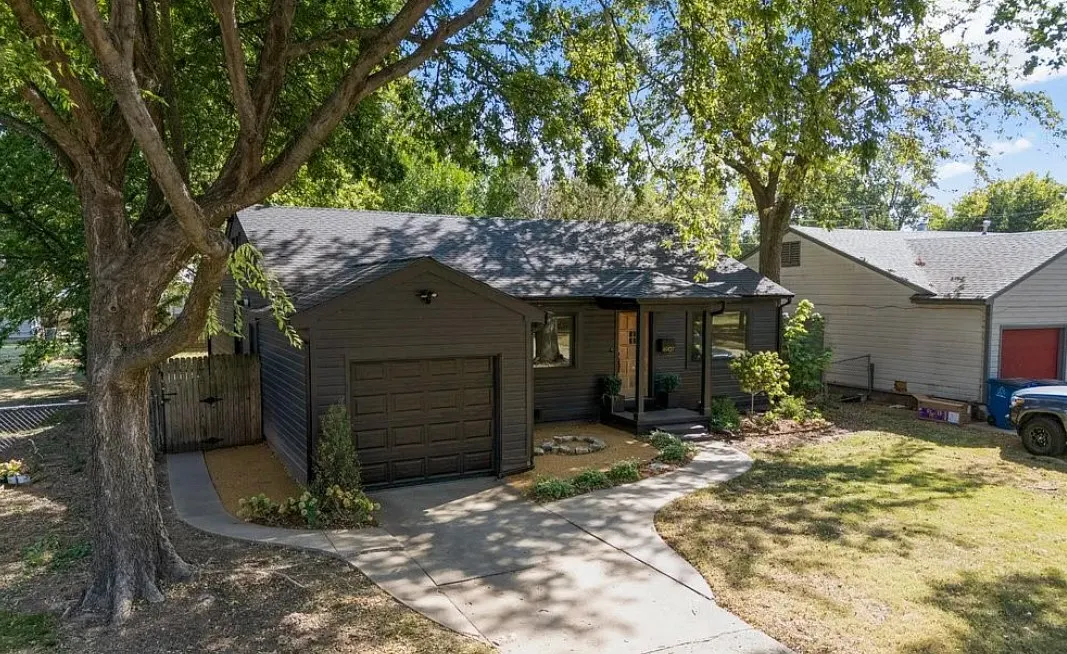 Photo 2 — 4907 S Boston Avenue, Tulsa, OK 74105
