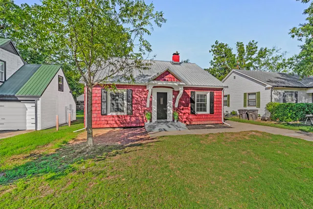 Photo 2 — 2015 S Dewey Avenue, Bartlesville, OK 74003