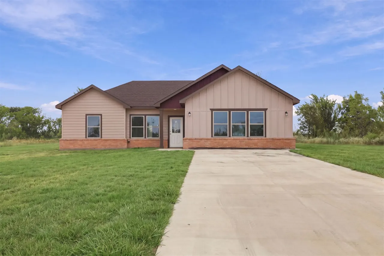 Front exterior — 21 Redbird Lane, Colbert, OK 74733