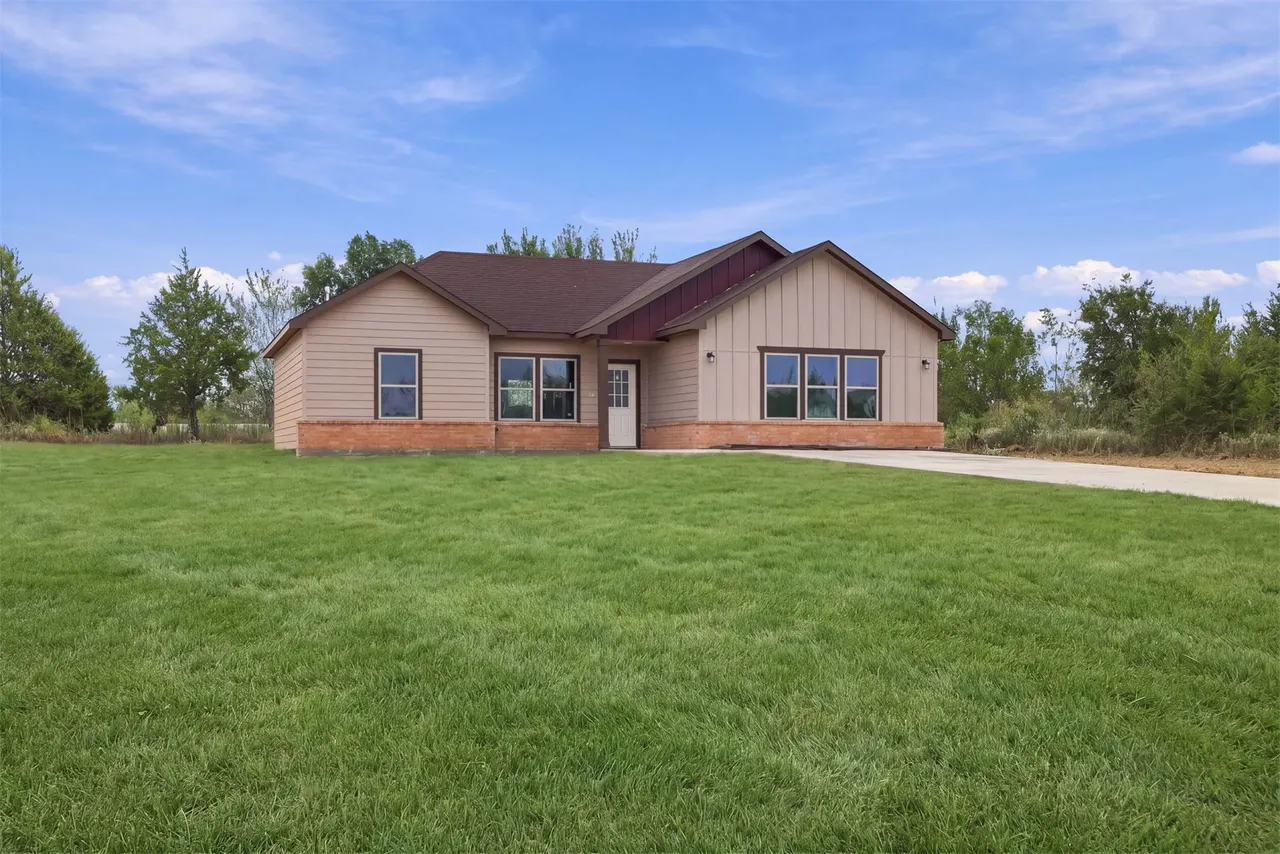 Photo 2 — 21 Redbird Lane, Colbert, OK 74733
