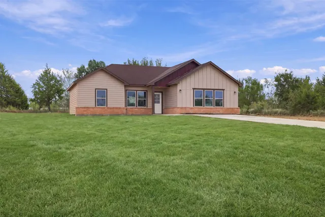 Photo 2 — 21 Redbird Lane, Colbert, OK 74733