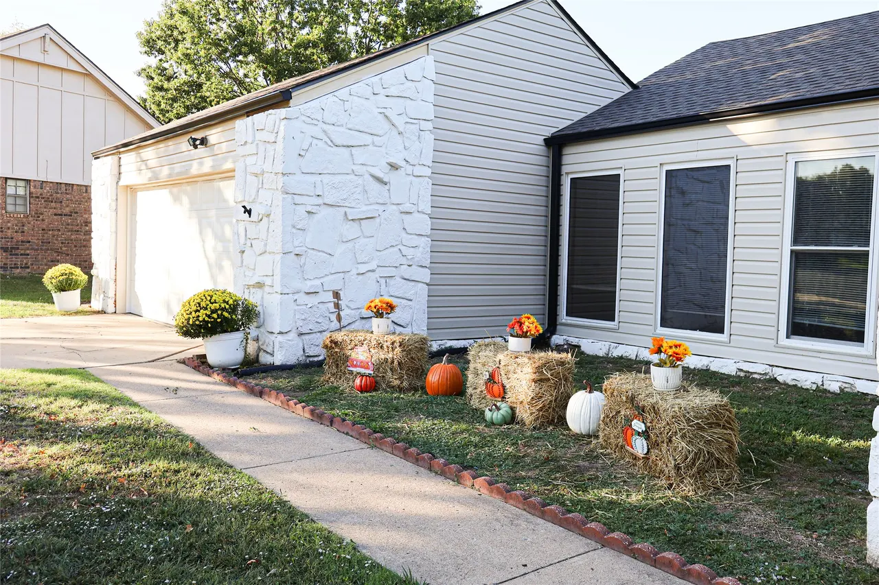 Photo 2 — 10019 E 39th Place, Tulsa, OK 74146