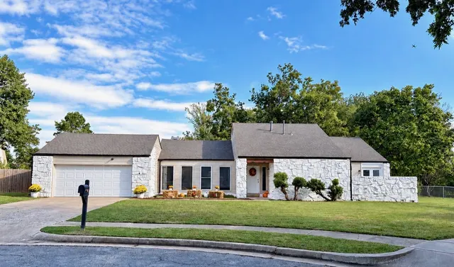 Front exterior — 10019 E 39th Place, Tulsa, OK 74146
