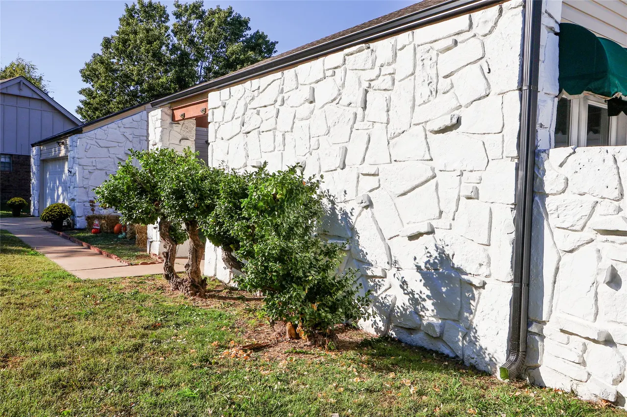 Photo 5 — 10019 E 39th Place, Tulsa, OK 74146