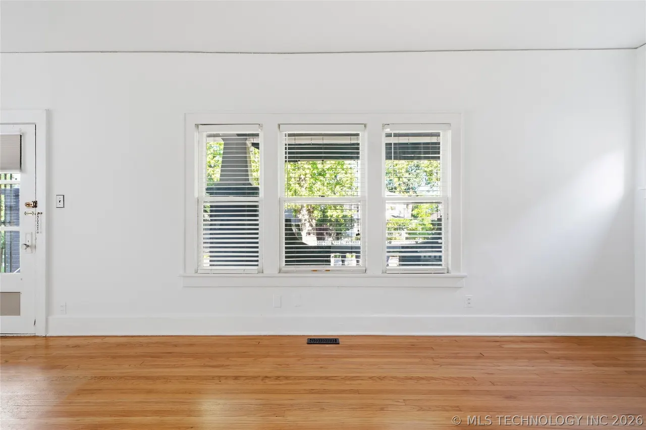 Photo 11 — 1527 S Yorktown Avenue, Tulsa, OK 74104