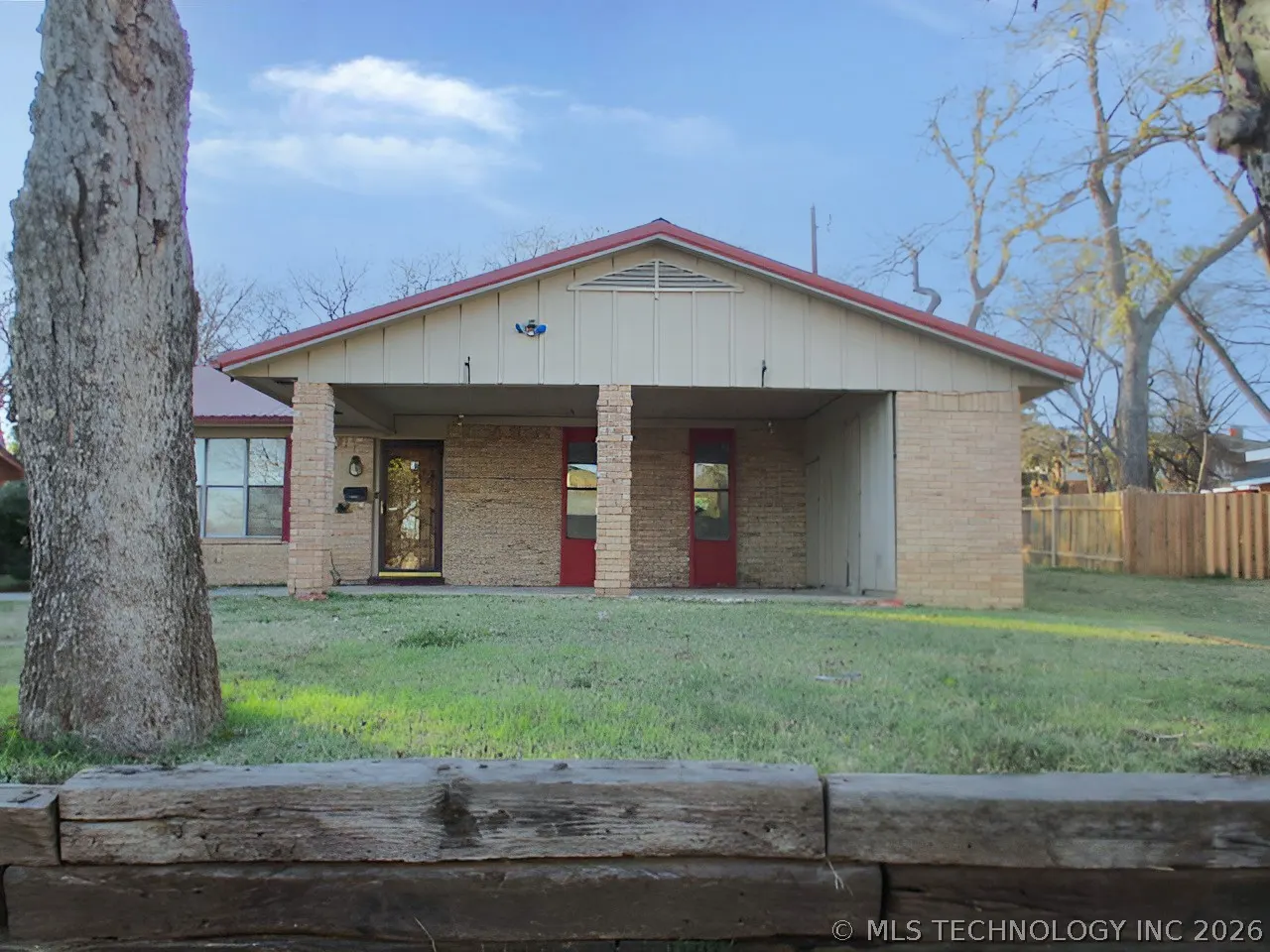 Front exterior — 319 S B Street SW, Ardmore, OK 73401