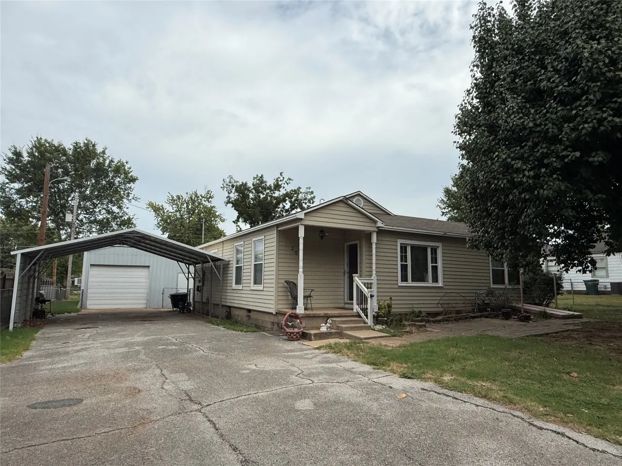 Photo 2 — 305 W 40th Place, Sand Springs, OK 74063