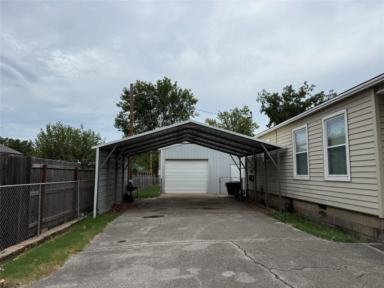 Photo 18 — 305 W 40th Place, Sand Springs, OK 74063