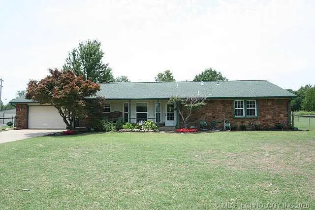 Front exterior — 25012 Hickory Lane, Broken Arrow, OK 74014