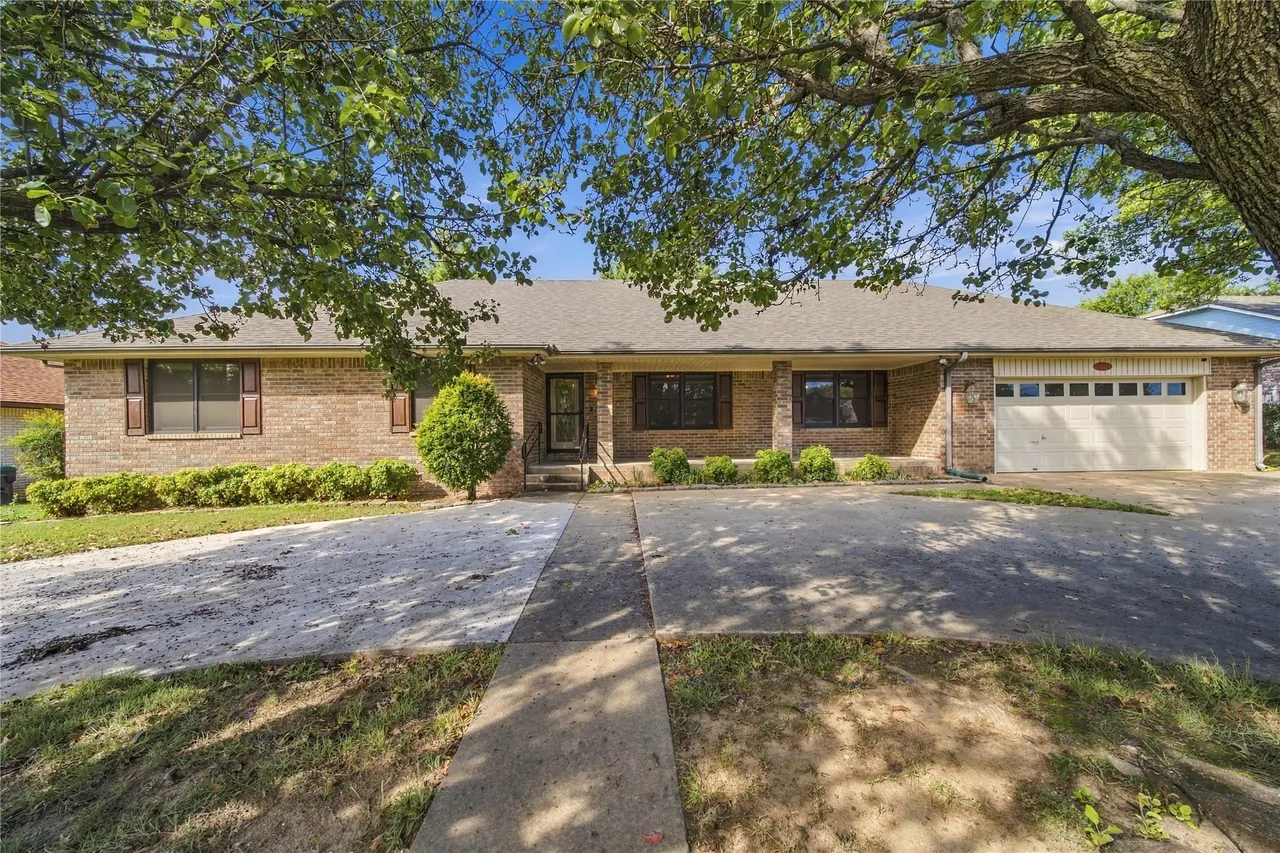 Front exterior — 604 Chapman Avenue, Tahlequah, OK 74464