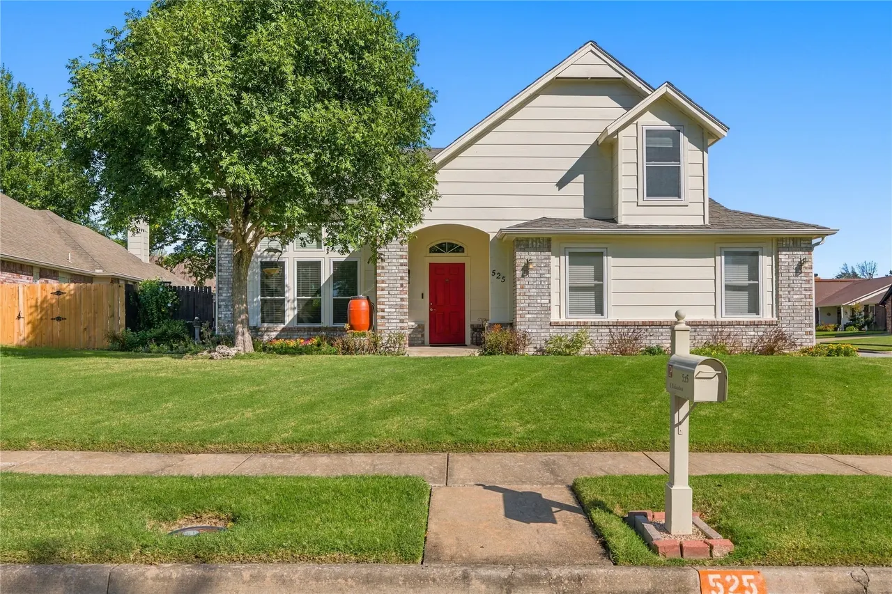 Front exterior — 525 S Kalanchoe Avenue W, Broken Arrow, OK 74012