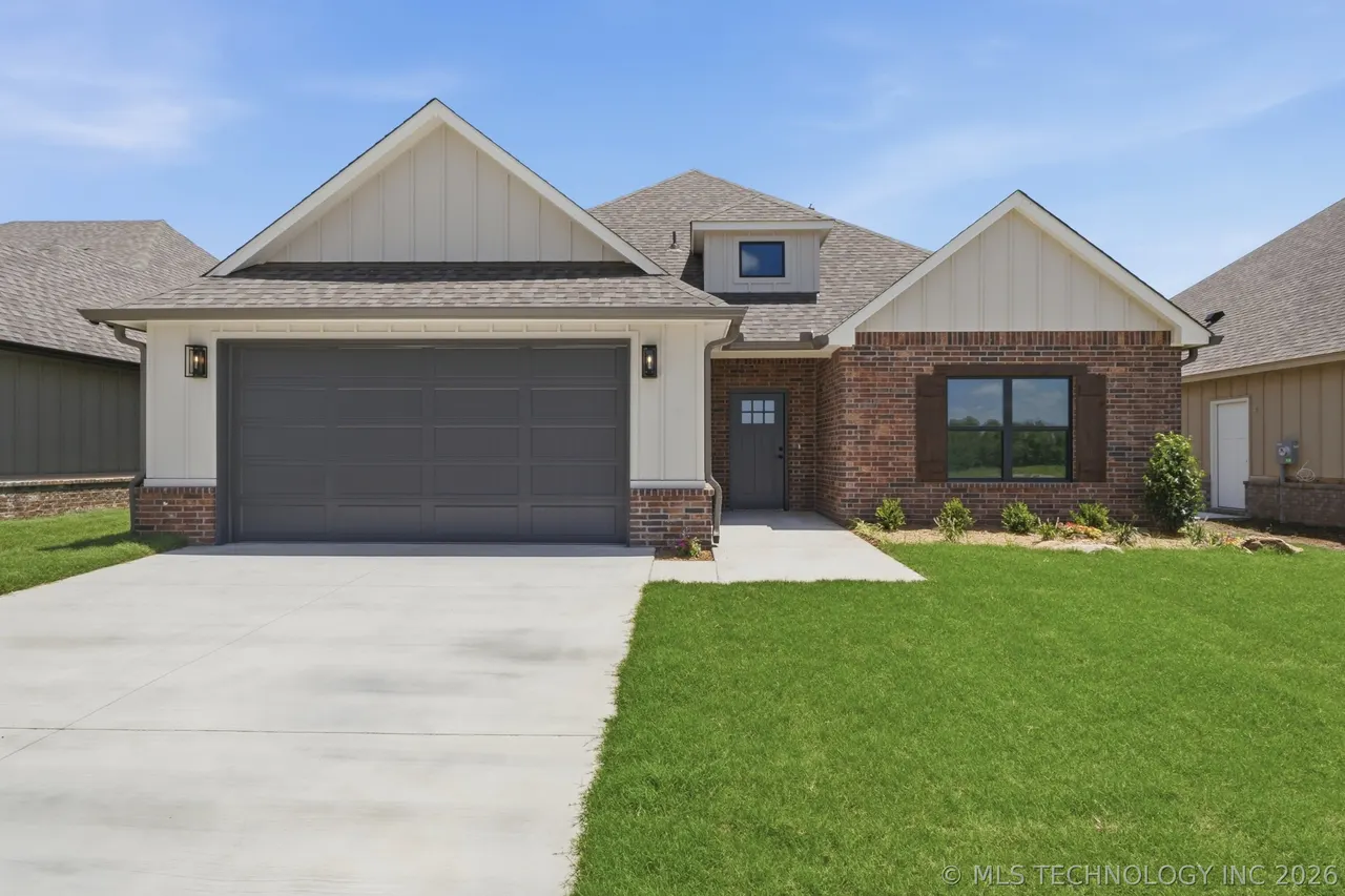 Front exterior — 1009 S Chickasaw Street, Skiatook, OK 74070