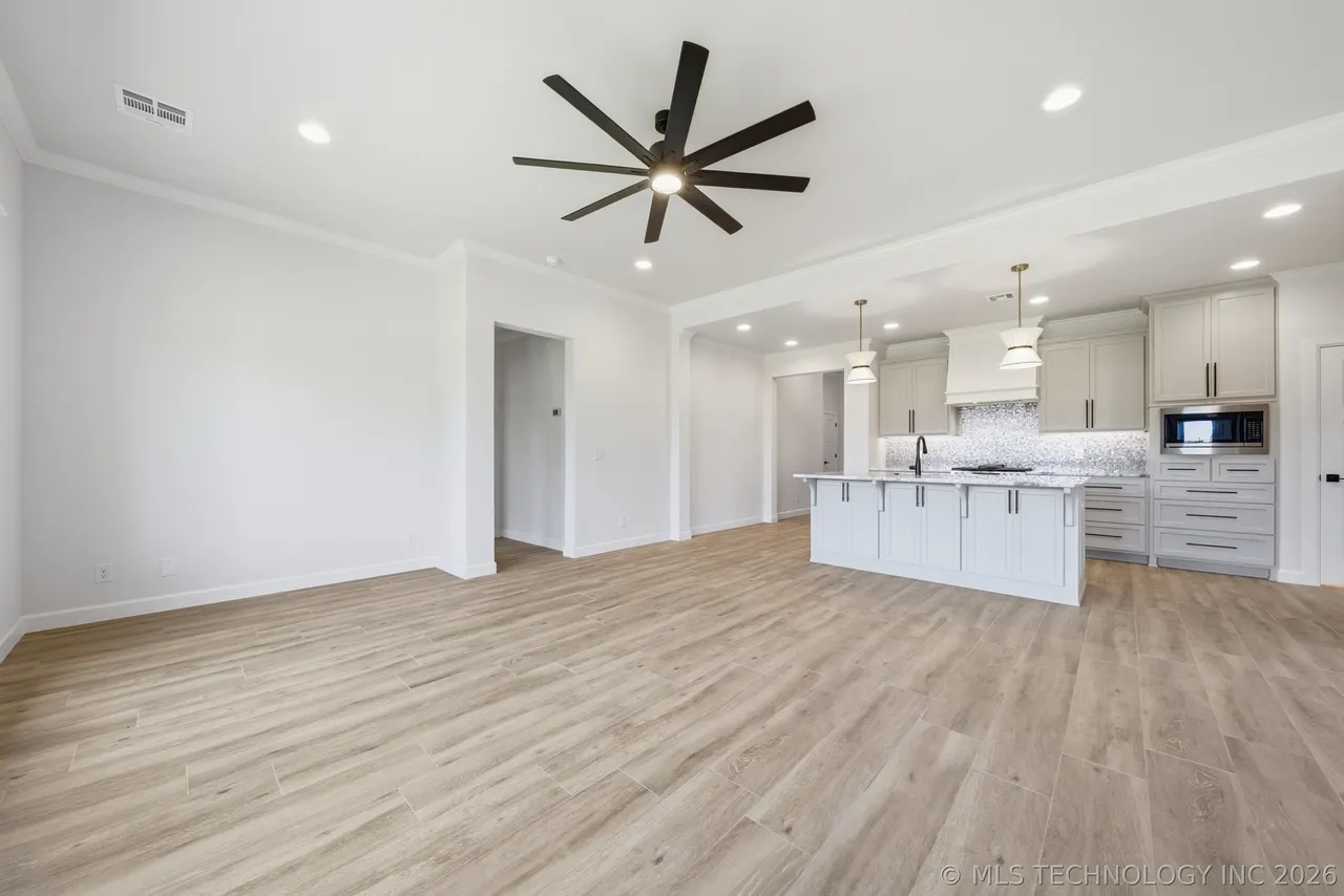 Photo 9 — 1009 S Chickasaw Street, Skiatook, OK 74070