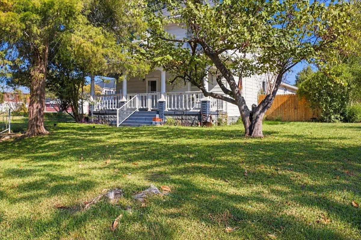Photo 2 — 724 W Cedar Street, Durant, OK 74701