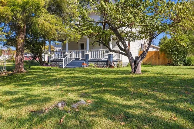 Photo 2 — 724 W Cedar Street, Durant, OK 74701