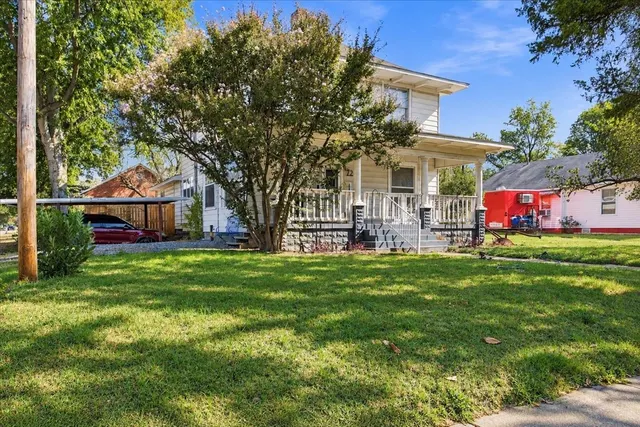 Photo 3 — 724 W Cedar Street, Durant, OK 74701