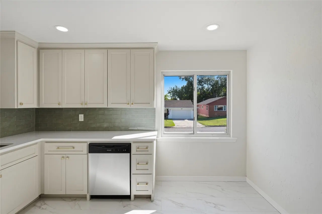 Photo 10 — 5807 E 22nd Place, Tulsa, OK 74114