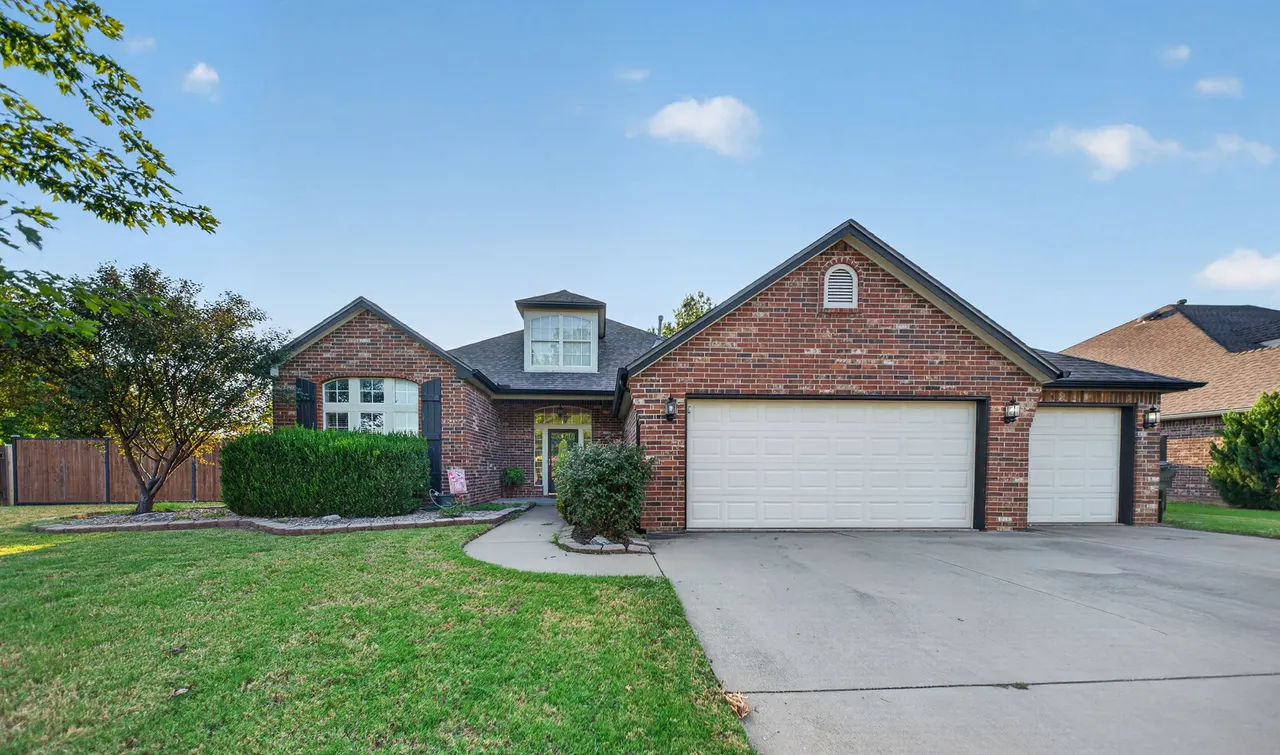 Front exterior — 10104 N 114th EastAvenue, Owasso, OK 74055