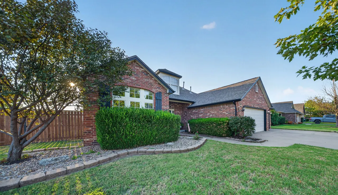 Photo 2 — 10104 N 114th EastAvenue, Owasso, OK 74055