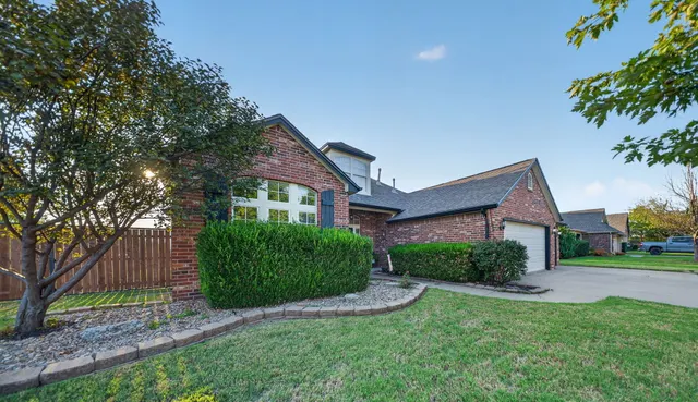 Photo 2 — 10104 N 114th EastAvenue, Owasso, OK 74055