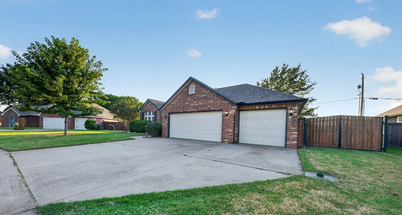 Photo 3 — 10104 N 114th EastAvenue, Owasso, OK 74055