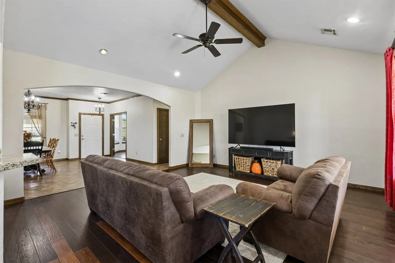 Photo 11 — 923 S Country Club Drive, Cushing, OK 74023