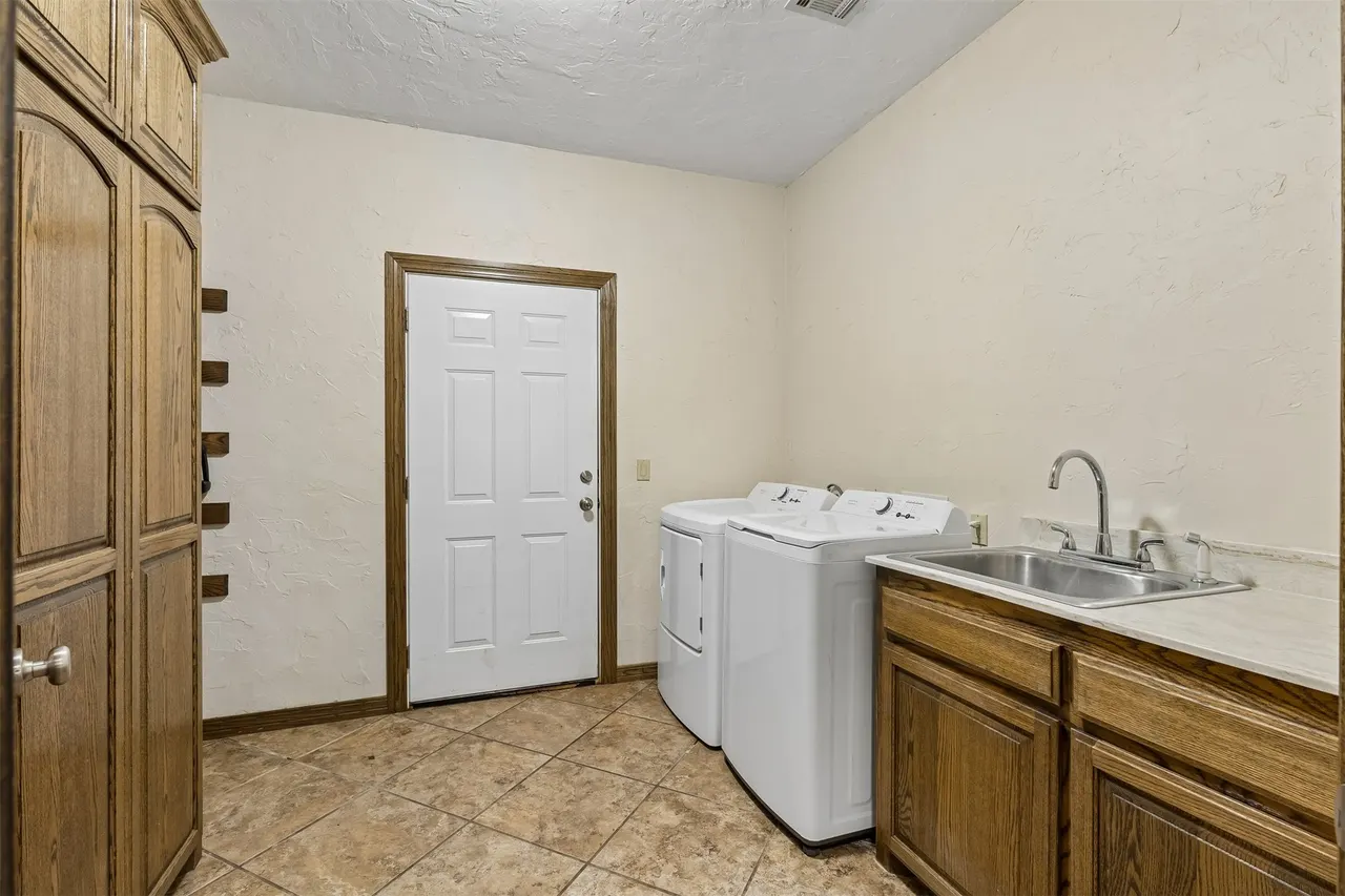 Photo 20 — 923 S Country Club Drive, Cushing, OK 74023