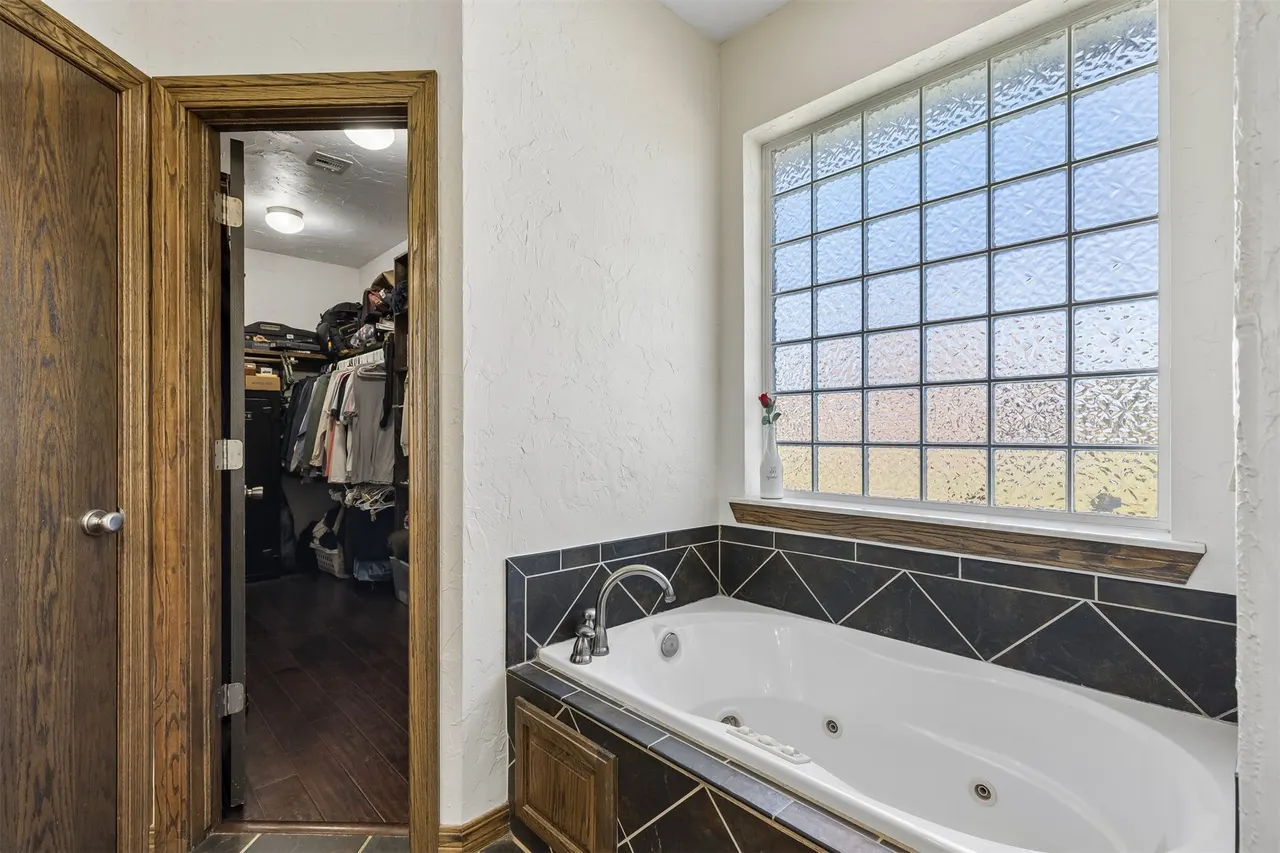 Photo 31 — 923 S Country Club Drive, Cushing, OK 74023