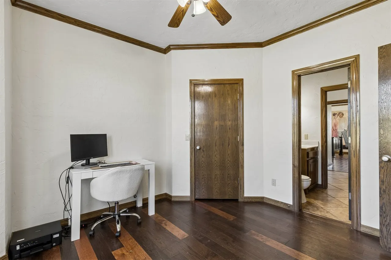 Photo 24 — 923 S Country Club Drive, Cushing, OK 74023