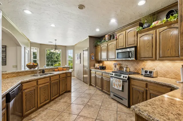Photo 2 — 923 S Country Club Drive, Cushing, OK 74023