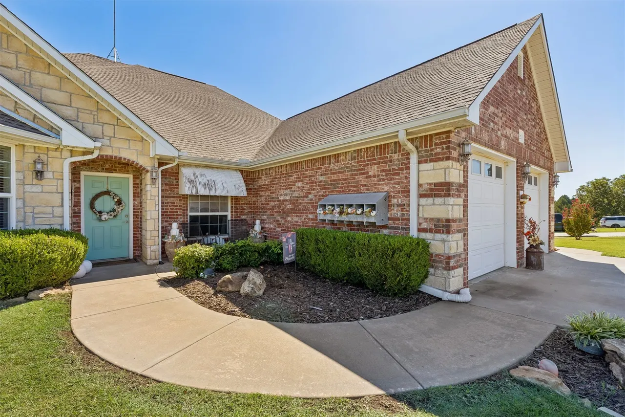 Photo 4 — 923 S Country Club Drive, Cushing, OK 74023