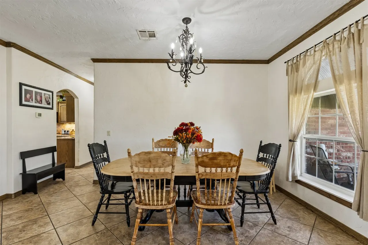 Photo 8 — 923 S Country Club Drive, Cushing, OK 74023