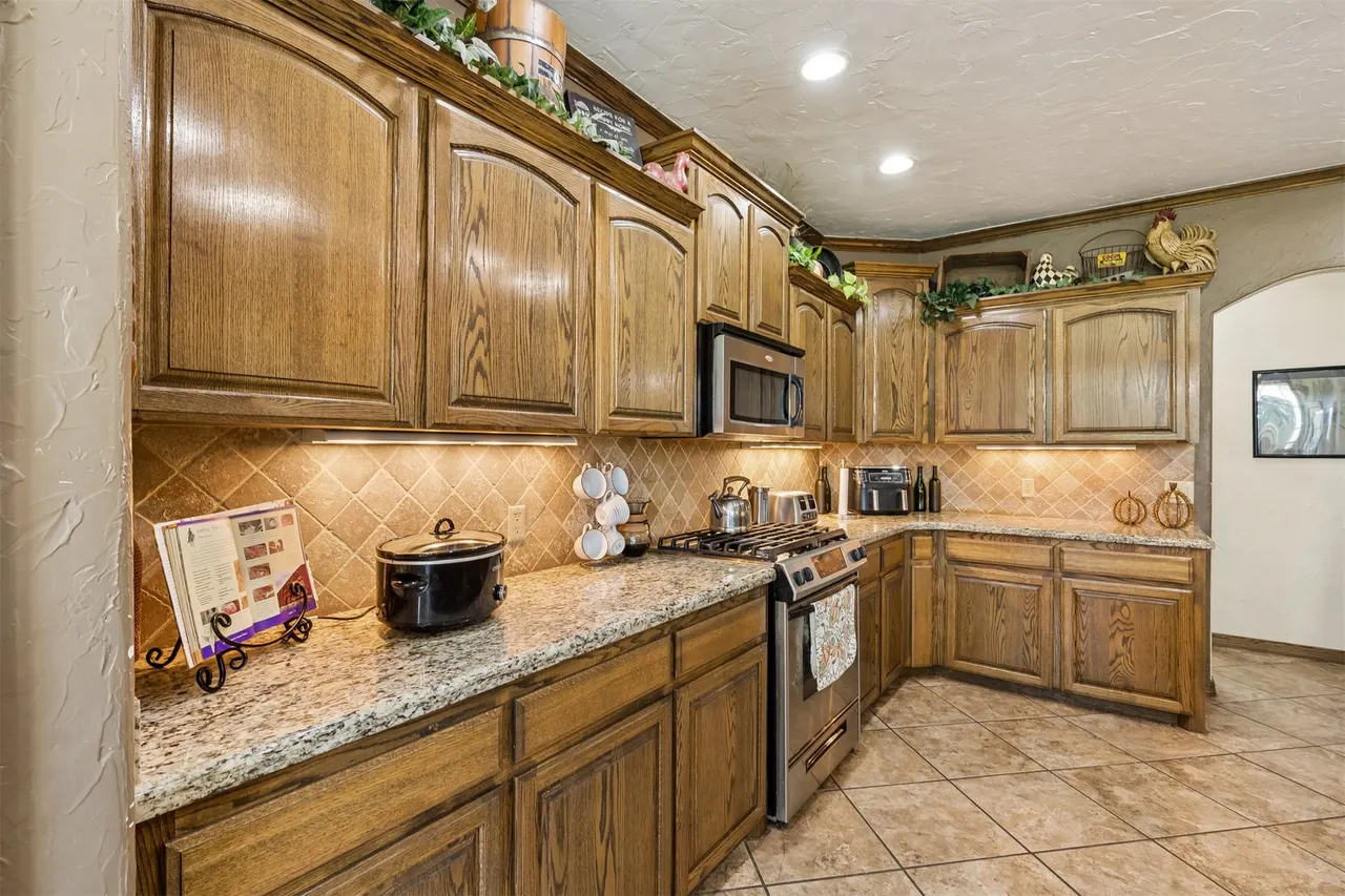 Photo 16 — 923 S Country Club Drive, Cushing, OK 74023