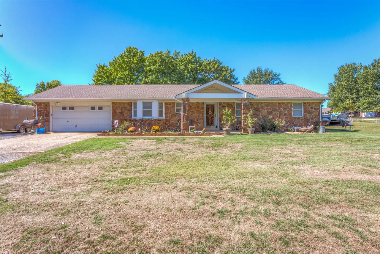 Front exterior — 16932 S 321st EastAvenue, Coweta, OK 74429