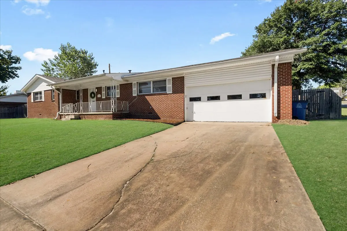 Photo 4 — 2810 S Hudson Avenue, Tulsa, OK 74114