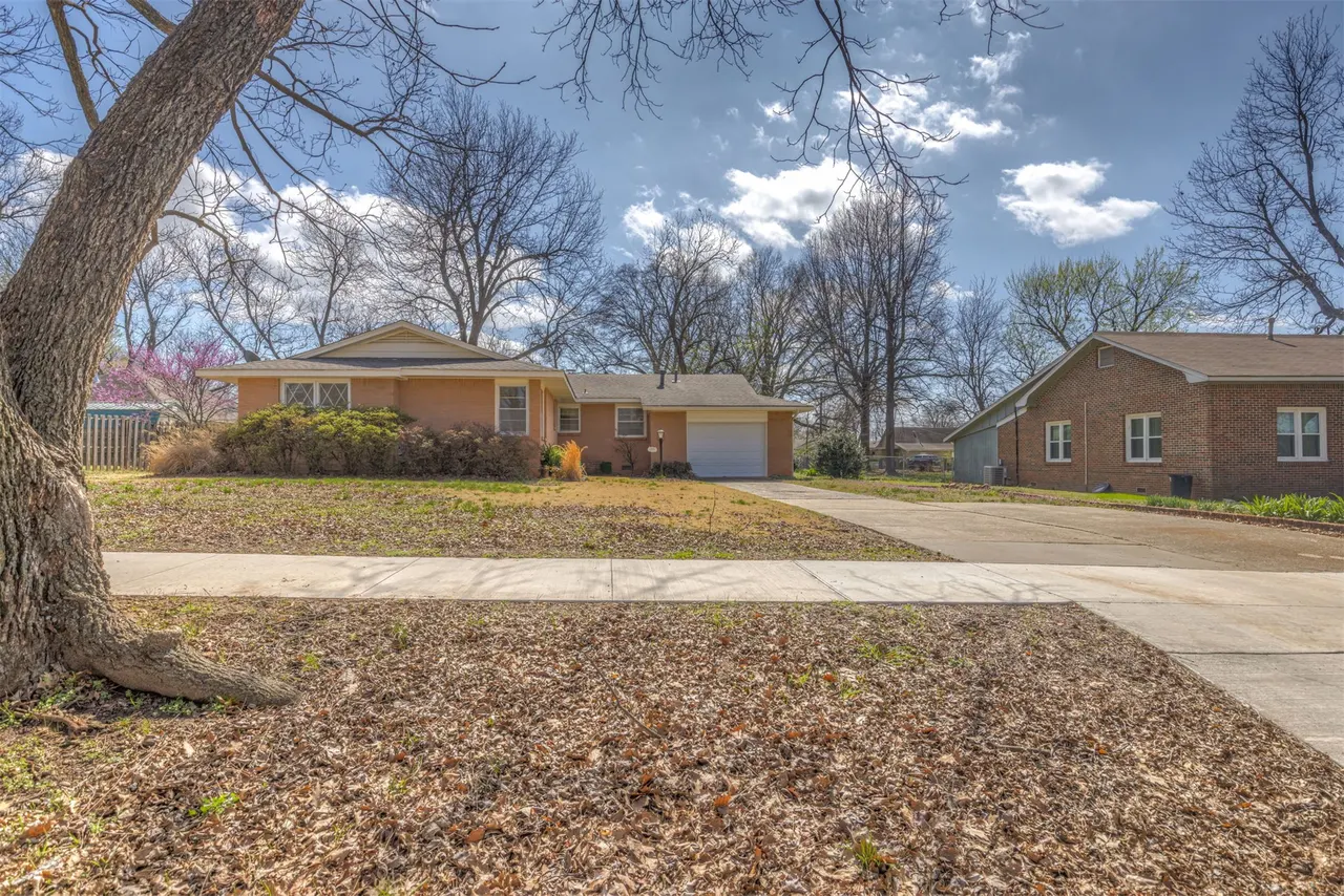 Front exterior — 316 E Pecan Street, Coweta, OK 74429
