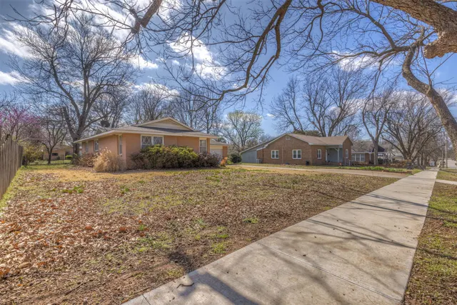 Photo 3 — 316 E Pecan Street, Coweta, OK 74429