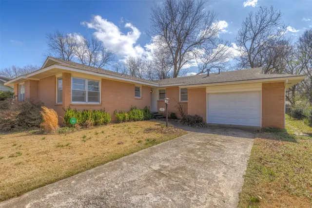 Photo 4 — 316 E Pecan Street, Coweta, OK 74429