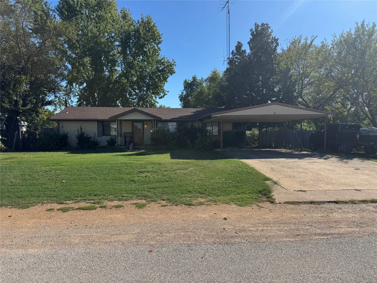 Front exterior — 21529 Lebanon Street, Lebanon, OK 73440