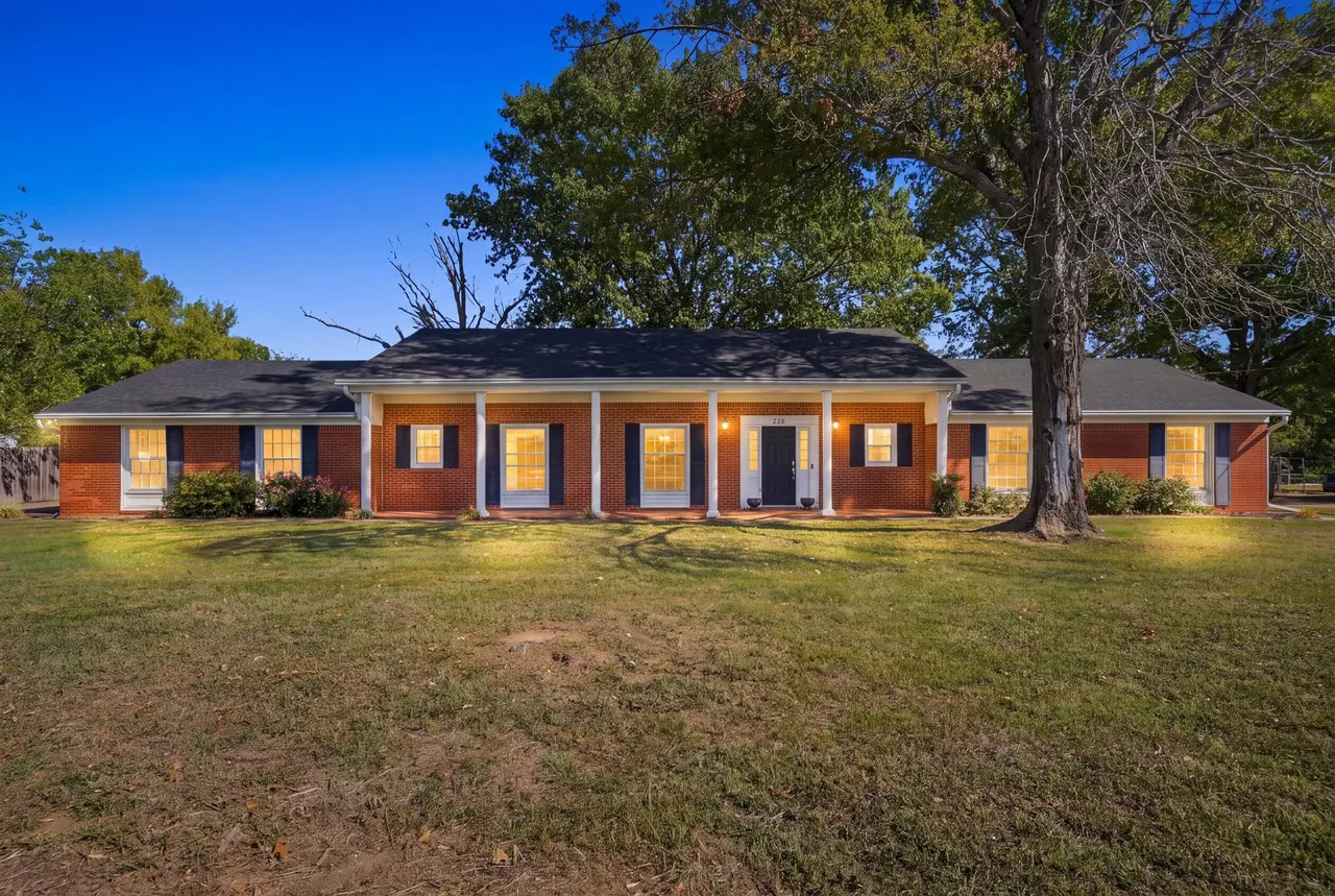Front exterior — 1936 Memorial Drive, Claremore, OK 74017