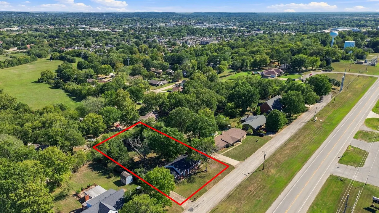Photo 2 — 1936 Memorial Drive, Claremore, OK 74017