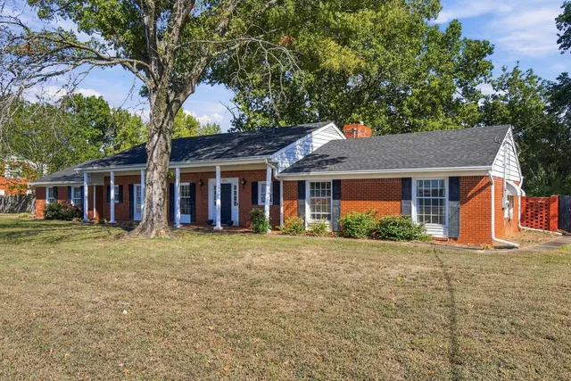 Photo 4 — 1936 Memorial Drive, Claremore, OK 74017