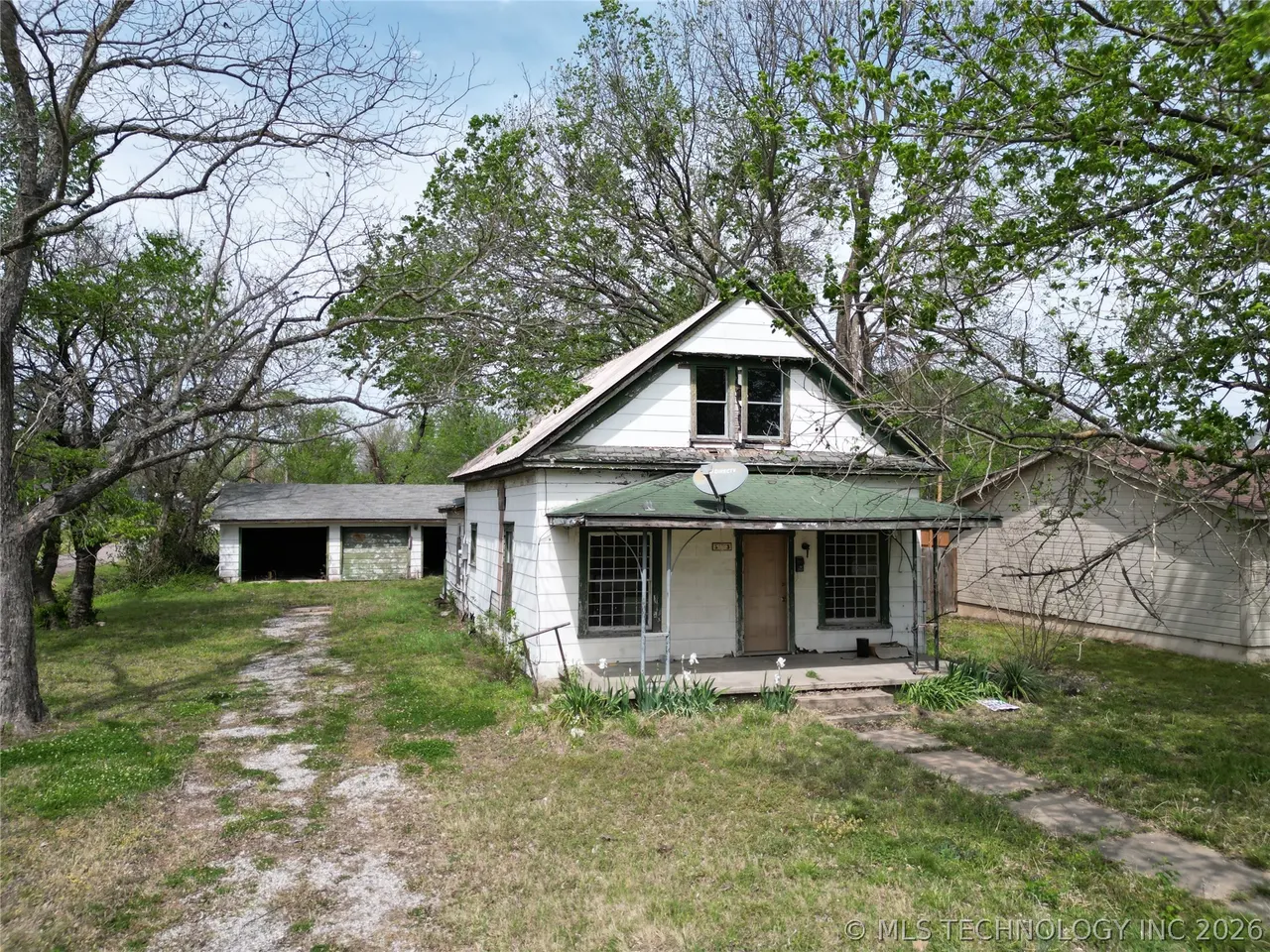 Front exterior — 523 S Broadway, Holdenville, OK 74848