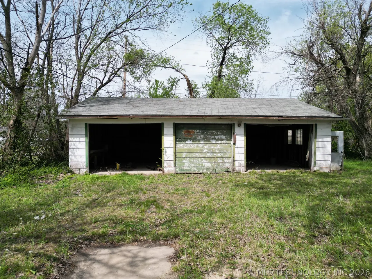 Photo 2 — 523 S Broadway, Holdenville, OK 74848