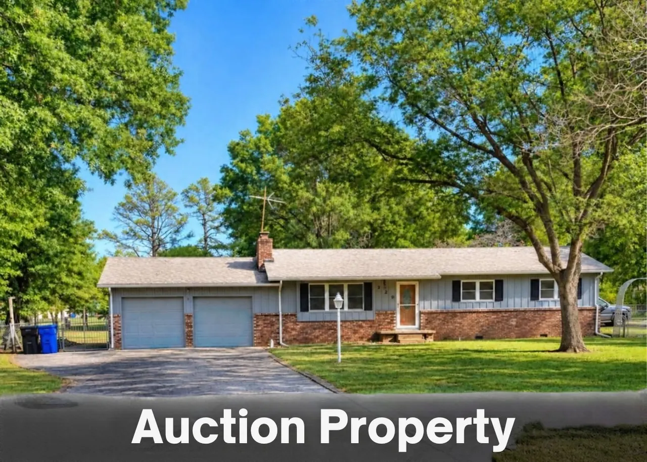 Front exterior — 220 W Atlanta Street, Broken Arrow, OK 74012