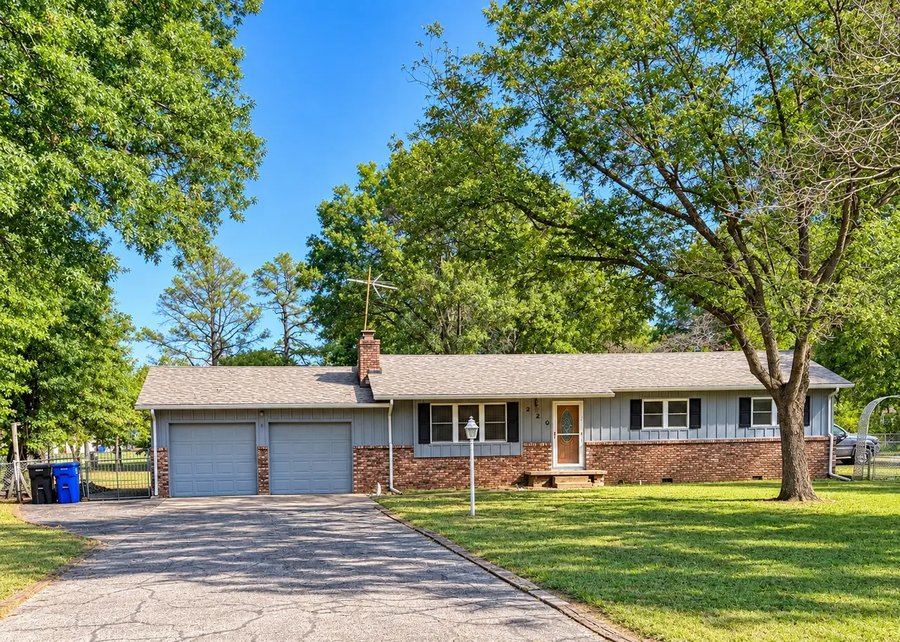 Photo 2 — 220 W Atlanta Street, Broken Arrow, OK 74012