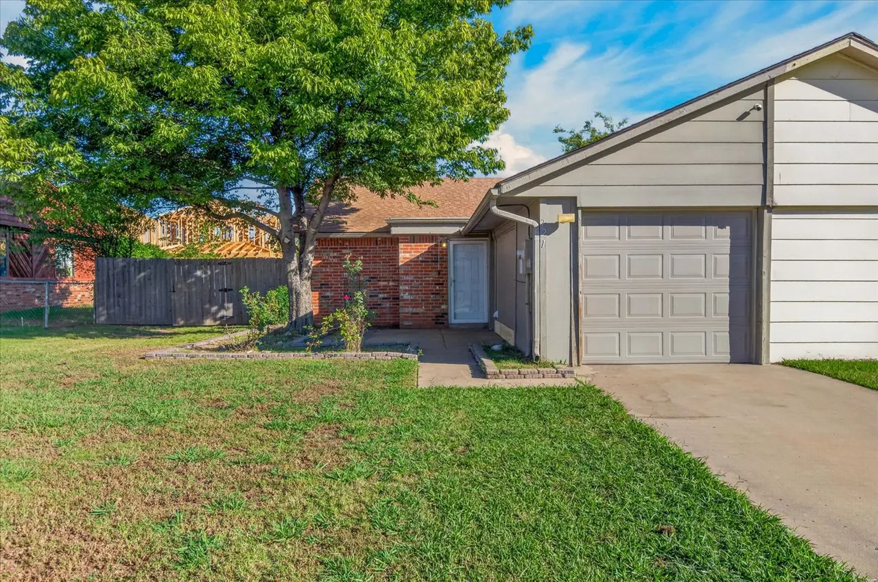 Front exterior — 721 Acorn Drive, Bartlesville, OK 74003