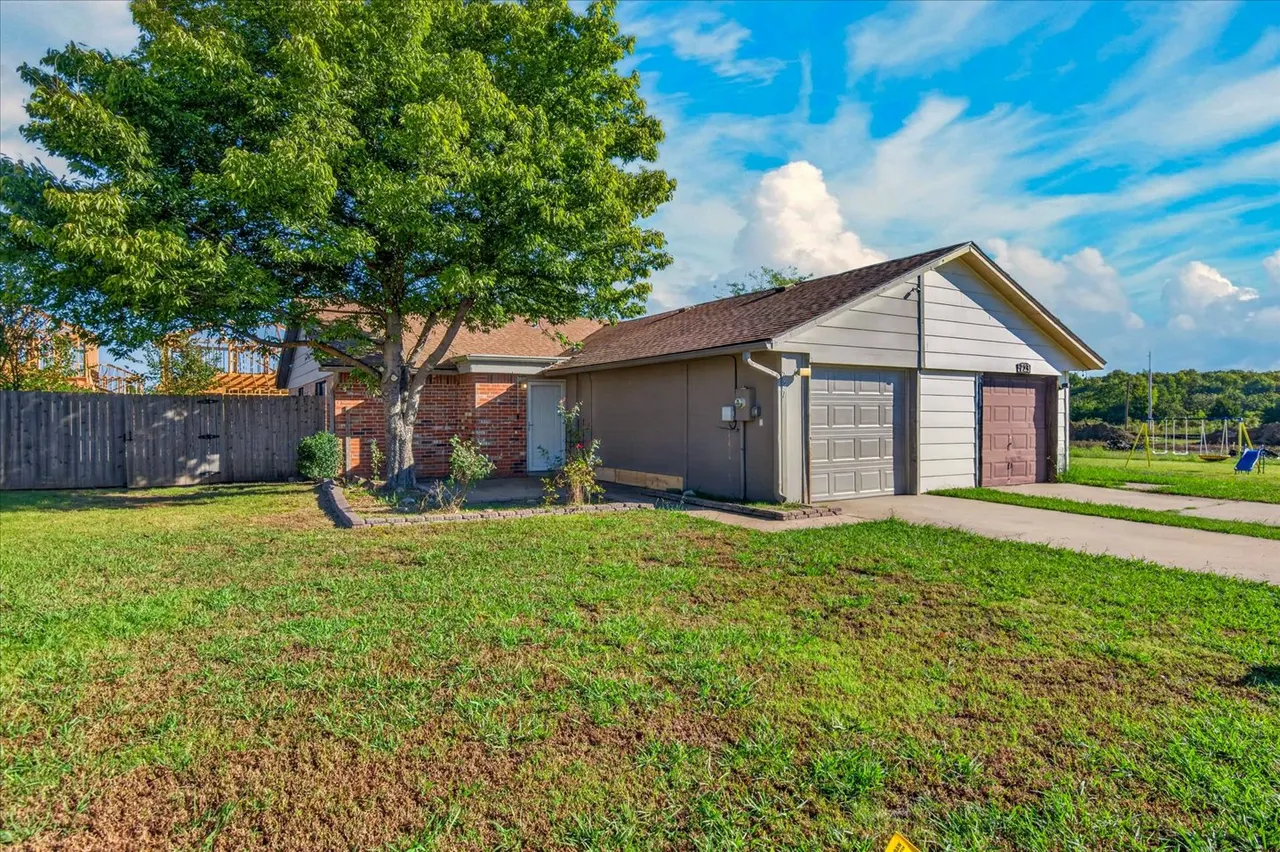 Photo 3 — 721 Acorn Drive, Bartlesville, OK 74003