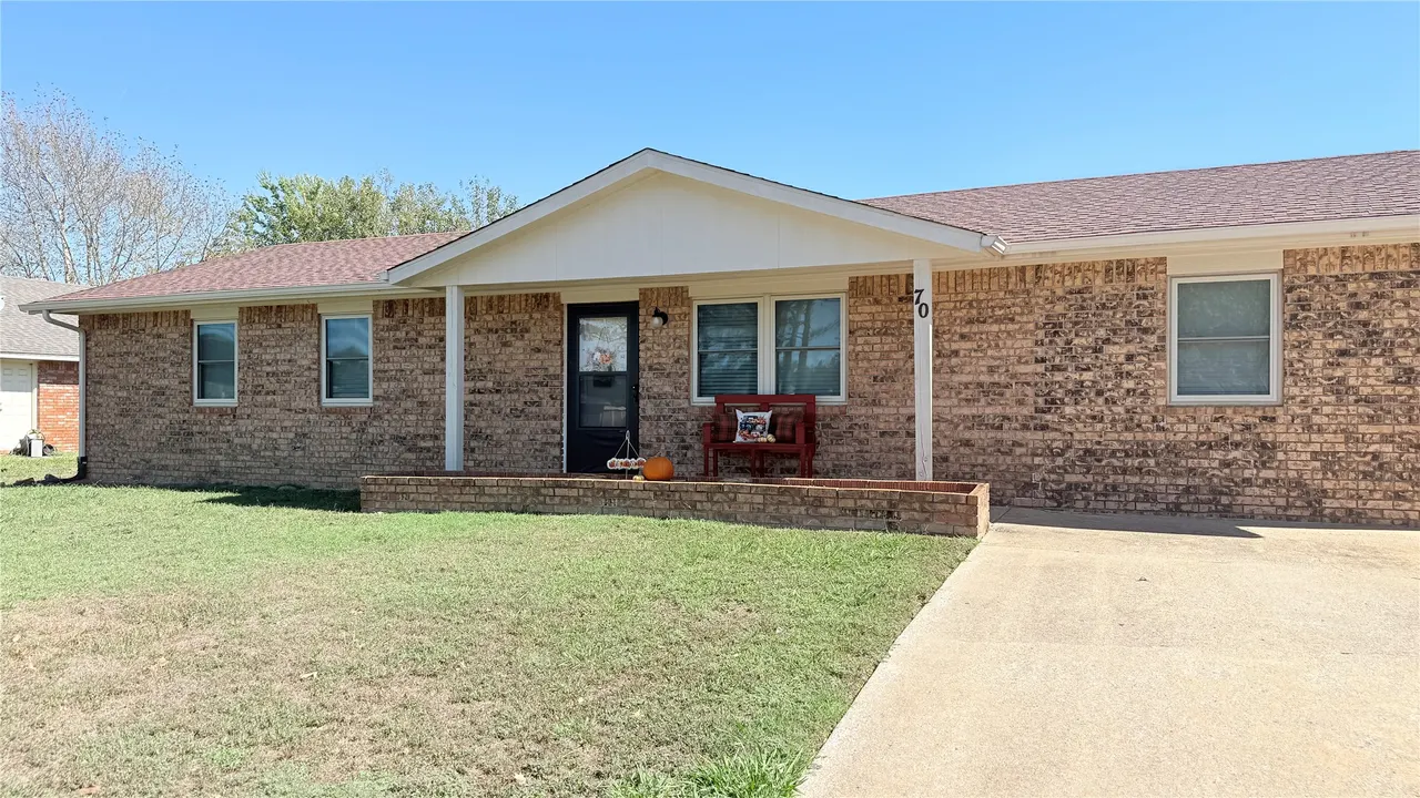 Front exterior — 70 S Gladd Road, Fort Gibson, OK 74434